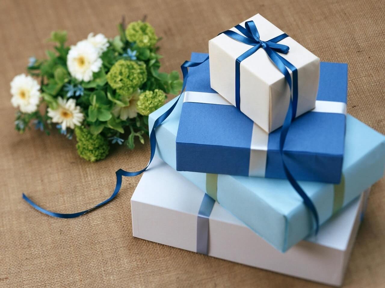 Master the Art of Gift Shopping: Save Money with Discount Codes